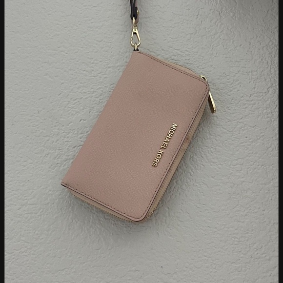 - Michael Kors Pink Wristlet Wallet - Picture 2 of 3